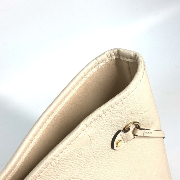 LOUIS VUITTON Beige Monogram Tote Bag - Picture 8 of 14